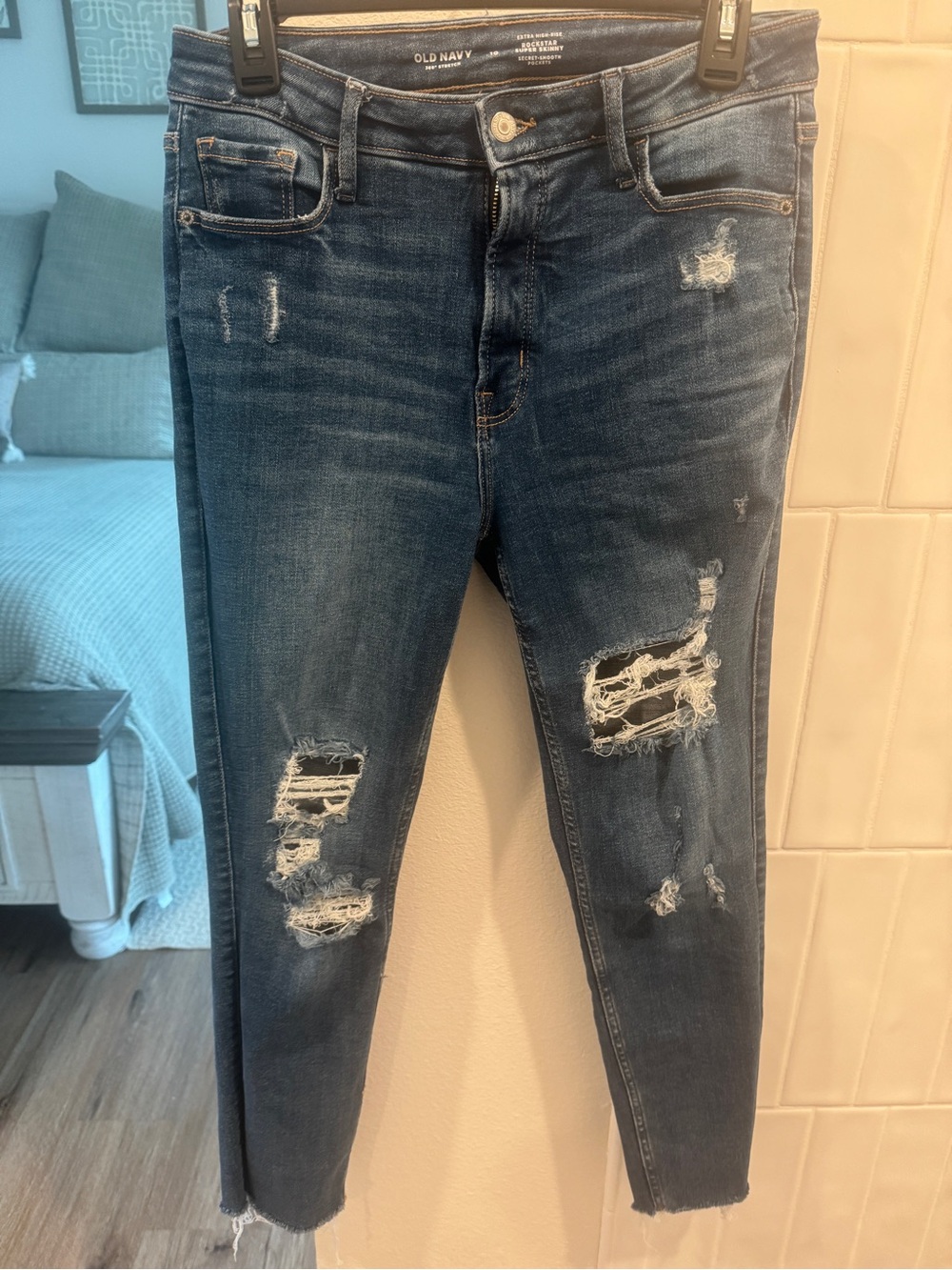 Old Navy extra high-rise Rockstar, super skinny jeans 10